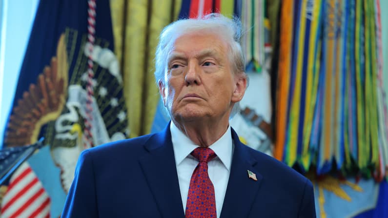 Trump habla de su estrategia para reducir costos, durante horario de máxima audiencia