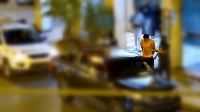 Fotografía tomada de la cuenta oficial de X de la empresa Pública Municipal para la Gestión de Riesgos y Control de Seguridad de Guayaquil @segura_ep que muestra al presunto implicado en la muerte del jugador del Barcelona de Guayaquil Mario Pineida, el 18 de diciembre de 2025. (EFE/@SeguraEp)