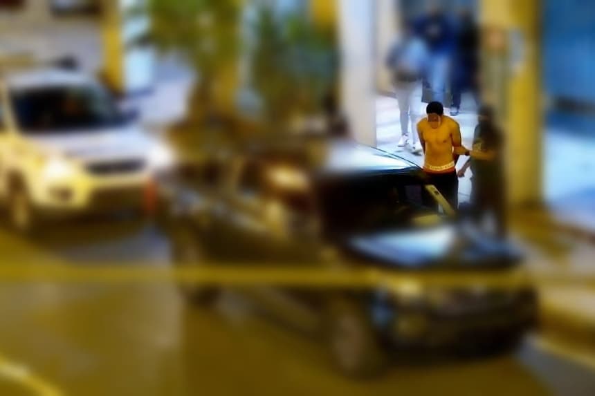 Fotografía tomada de la cuenta oficial de X de la empresa Pública Municipal para la Gestión de Riesgos y Control de Seguridad de Guayaquil @segura_ep que muestra al presunto implicado en la muerte del jugador del Barcelona de Guayaquil Mario Pineida, el 18 de diciembre de 2025. (EFE/@SeguraEp)