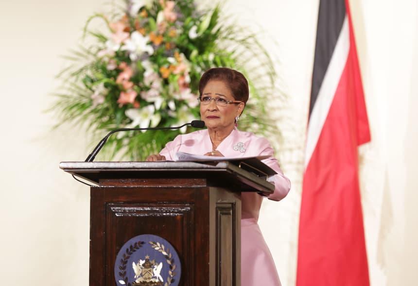 Kamla Persad-Bissessar se dirige a la audiencia en, Puerto España. Imagen de archivo. (EFE/Andrea De Silva)