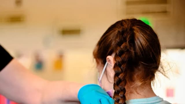 Por qué algunos médicos se están volviendo contra los mandatos de vacunación