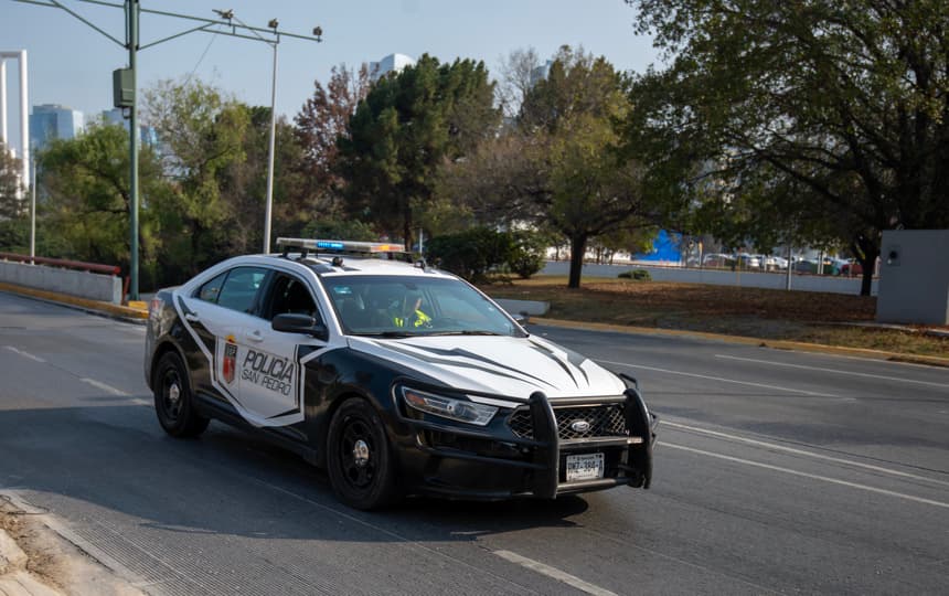 Personal de la Secretaría de Seguridad Pública patrulla en el municipio de San Pedro Garza García, Nuevo León, México. Imagen de archivo. (EFE/Miguel Sierra)