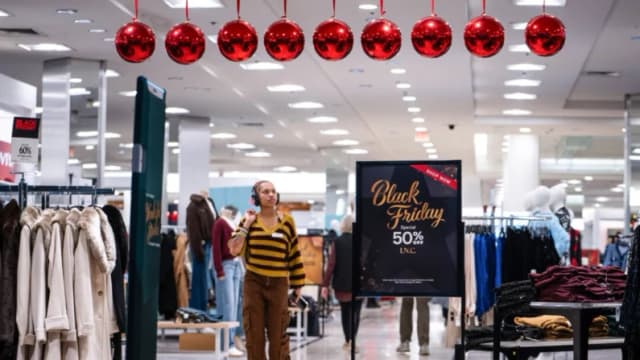 La economía de EE. UU. crece 4.3 % en el 3.º trimestre y supera expectativas