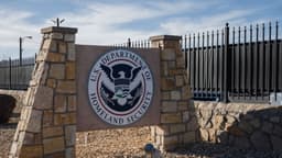 Juez de EE. UU. permite política que pide a legisladores notificar antes de visitar instalaciones del ICE