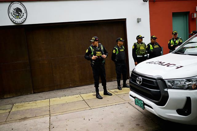 Perú refuerza la seguridad en la embajada de México por riesgo de fuga de ex primera ministra