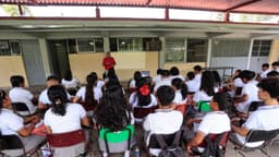 México plantea prohibir celulares y dispositivos móviles en escuelas básicas