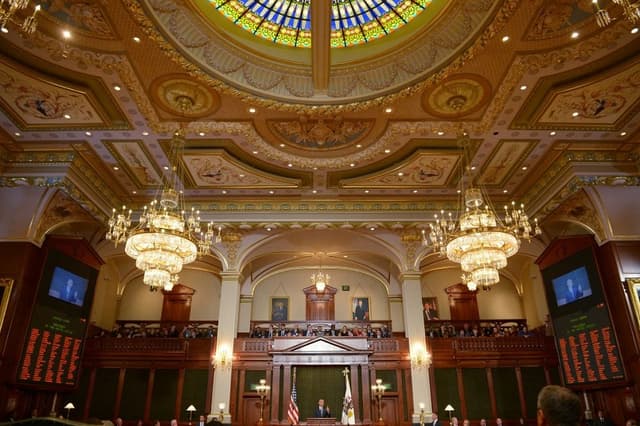 El presidente de Estados Unidos, Barack Obama, se dirige a la Asamblea General de Illinois en el Capitolio del estado de Illinois, en Springfield, Illinois, el 10 de febrero de 2016. (MANDEL NGAN/AFP vía Getty Images)