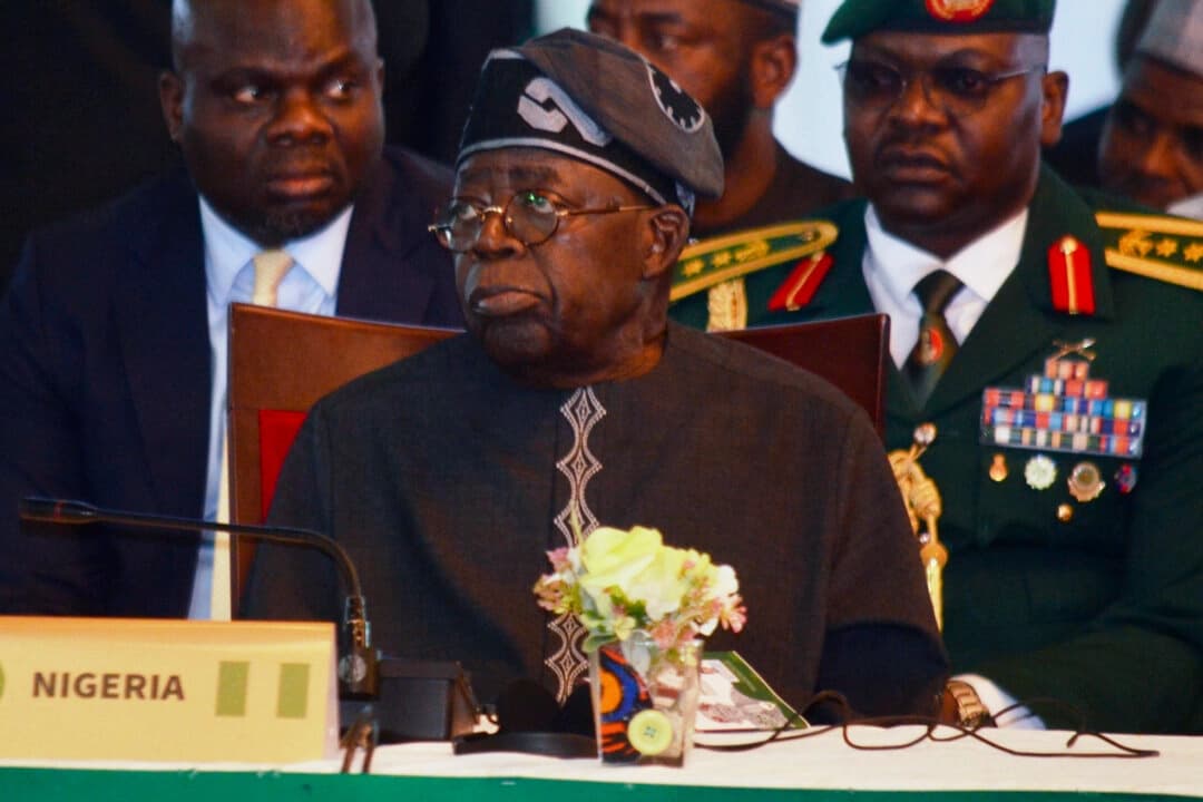 El presidente nigeriano Bola Ahmed Tinubu asiste a una reunión de la CEDEAO en Abuja, Nigeria, el 22 de junio de 2025. Olamikan Gbemiga/AP Photo