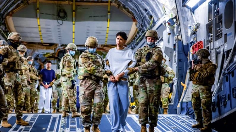 Venezolanos deportados buscan impugnar su expulsión en EE. UU.