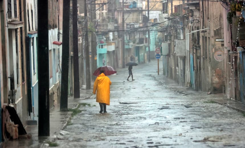 El desplazamiento del frente frío número 24, en interacción con otros sistemas meteorológicos, mantendrá condiciones de clima adverso en la próximas 72 horas en México, principalmente en el noroeste, norte, oriente y sureste, informó el 27 de diciembre de 2025 el Servicio Meteorológico Nacional (SMN). (Imagen de archivo. EFE/Ernesto Mastrascusa)