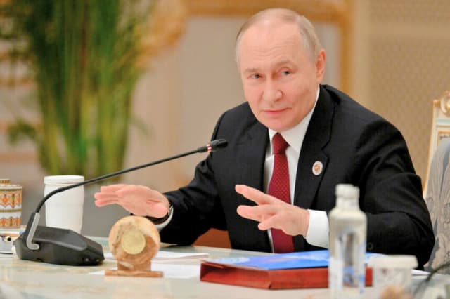 Kremlin dice que Ucrania intentó atacar la residencia de Putin y revisa postura sobre la paz