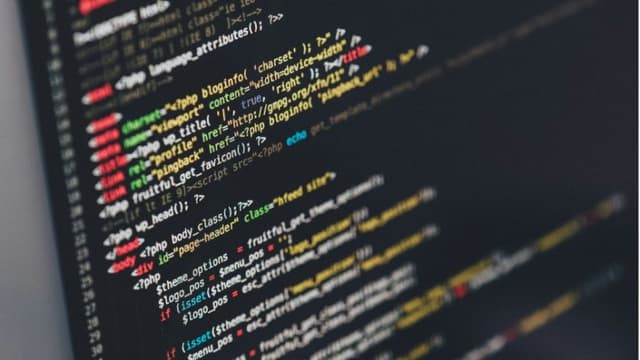 Secretaría Anticorrupción sanciona a 4 empresas por falsear información en contratos de agua y software