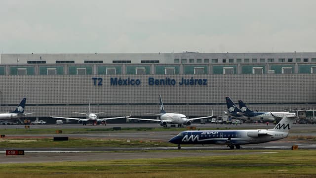 Niebla obliga al aeropuerto de la Ciudad de México a suspender aterrizajes temporalmente