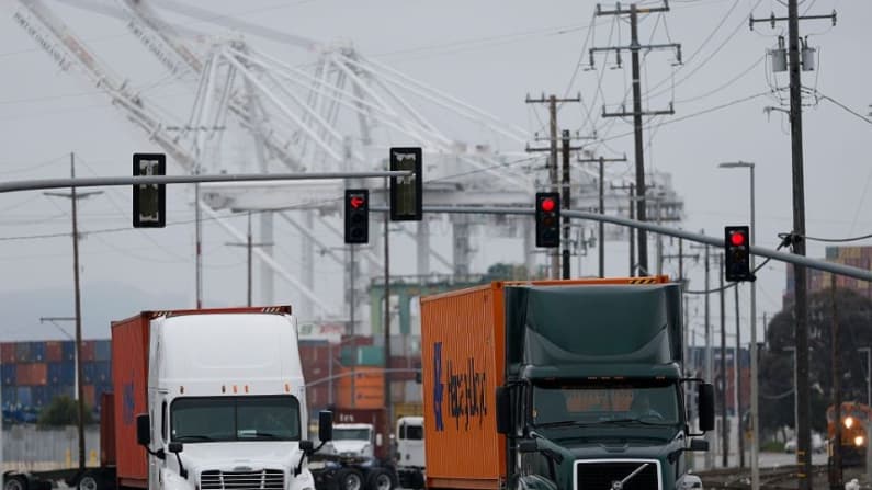 Casi 2000 camiones considerados no aptos son retirados de carreteras estadounidenses