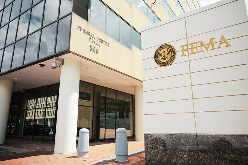 El edificio de la Agencia Federal para el Manejo de Emergencias (FEMA) visto el 15 de mayo de 2025 en Washington, DC. (Kayla Bartkowski/Getty Images)