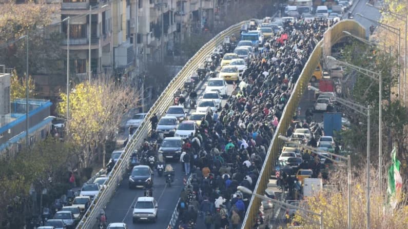 Varias personas muertas en protestas en Irán por las dificultades económicas
