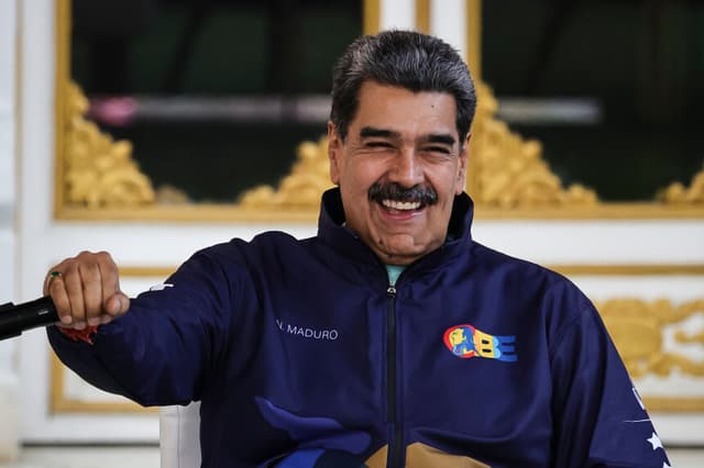 CARACAS, VENEZUELA - 21 DE NOVIEMBRE: El presidente de Venezuela, Nicolás Maduro, reacciona durante una marcha como parte del "Día del Estudiante Venezolano" en Miraflores el 21 de noviembre de 2025 en Caracas, Venezuela. (Foto de Jesús Vargas/Getty Images)