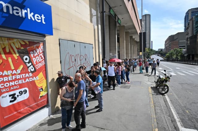 "Necesitábamos ayuda para salir del comunismo", dice venezolano en Caracas tras captura de Maduro