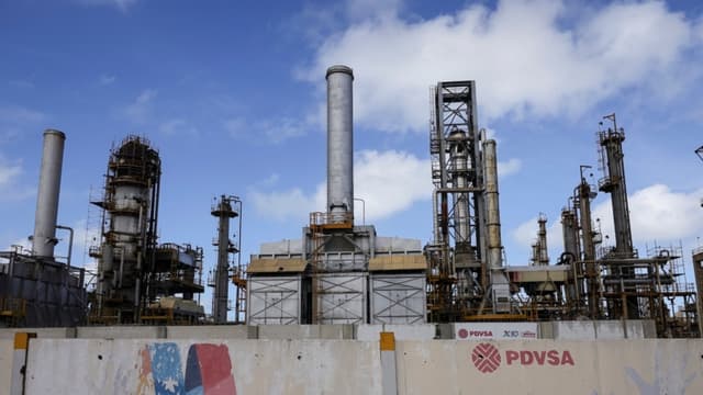 Vista general del edificio de la refinería "El Palito" en Puerto Cabello, Venezuela, el 18 de diciembre de 2025. (Jesús Vargas/Getty Images)