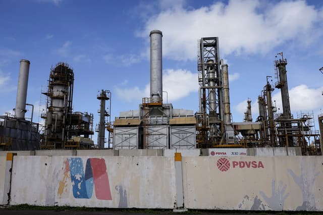 EE. UU. recibirá entre 30 y 50 millones de barriles de petróleo sancionado de Venezuela: Trump