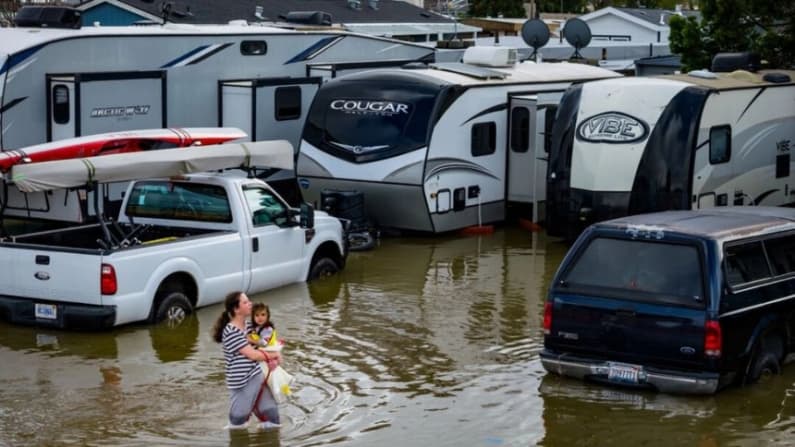 Fuertes lluvias y mareas altas generan inundaciones en zona al norte de California
