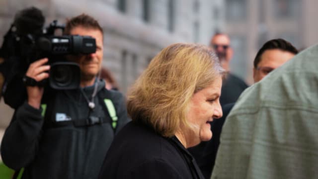 Jueza acusada de obstruir a agentes de inmigración presenta su renuncia