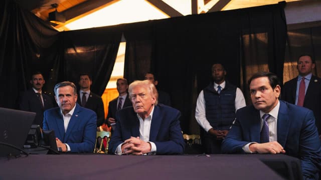 El presidente de los Estados Unidos, Donald Trump, el director de la CIA, John Ratcliffe (izquierda), y el secretario de Estado, Marco Rubio, supervisan las operaciones militares estadounidenses en Venezuela desde el club Mar-a-Lago de Trump el 3 de enero de 2026 en Palm Beach, Florida. El presidente de Venezuela, Nicolás Maduro, y la primera dama, Cilia Flores, fueron trasladados a Nueva York el sábado tras ser capturados por el ejército estadounidense en Caracas. (Molly Riley/La Casa Blanca a través de Getty Images)