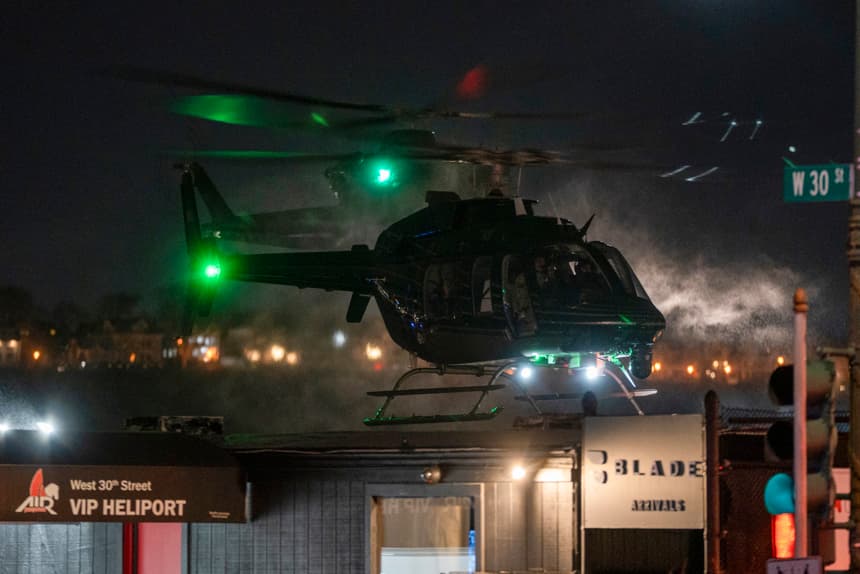 Fotografía que muestra el helicóptero dónde es trasladado el presidente de Venezuela, Nicolás Maduro, este sábado en el helipuerto Westside en Nueva York (EFE/ Ángel Colmenares)
