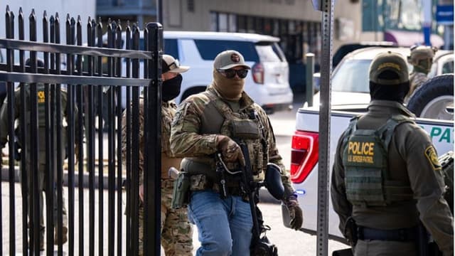 EE. UU. confirma que no se suspenderán los vuelos de deportación de venezolanos tras el arresto de Maduro