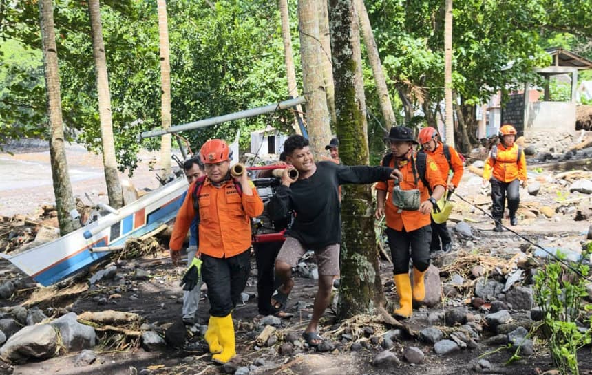 Indonesia reporta 16 muertos y 3 desaparecidos tras inundaciones en las islas Célebes