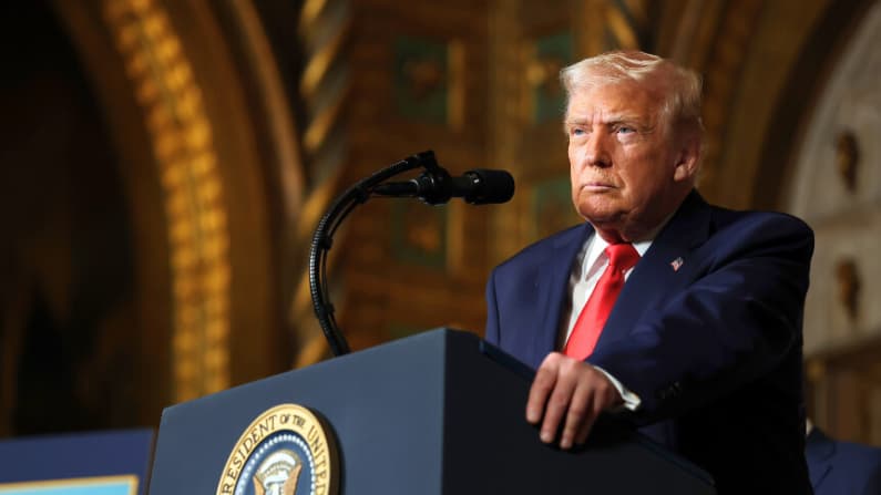 Trump advierte que podría enfrentar juicio político si los republicanos no ganan en 2026