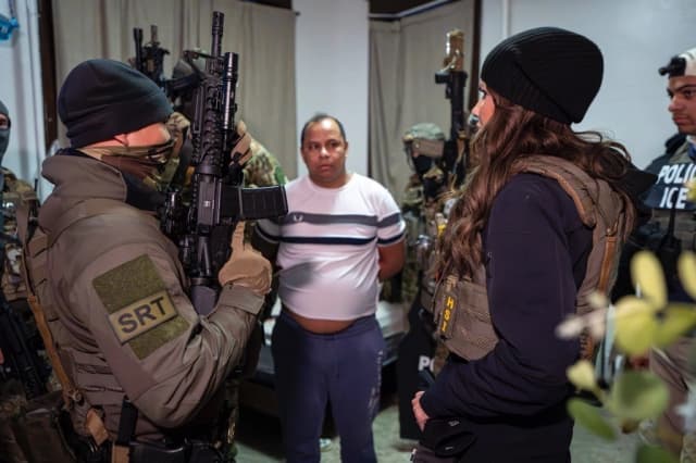 Agentes de inmigración irrumpen en Minneapolis en la "mayor operación de la historia"