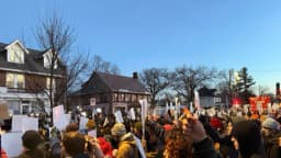 Escuelas de Minneapolis cancelan clases debido a protestas por tiroteo mortal del ICE