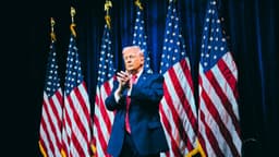 Trump insinúa que Estados Unidos supervisará Venezuela por muchos años