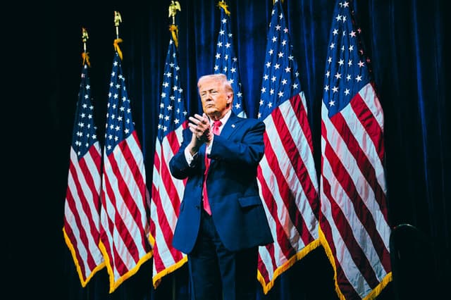 Trump insinúa que Estados Unidos supervisará Venezuela por muchos años