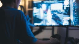 Muerte de adolescente relacionada con adicción a pornografía impulsa llamados a restringir Internet