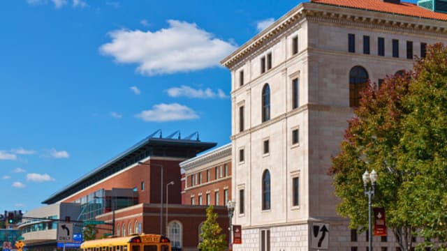 DHS inicia investigación por fraude en el programa de refugiados de Minnesota