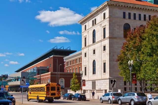 Minneapolis ofrecerá clases a distancia durante las próximas 5 semanas tras tiroteo de ICE: Oficial