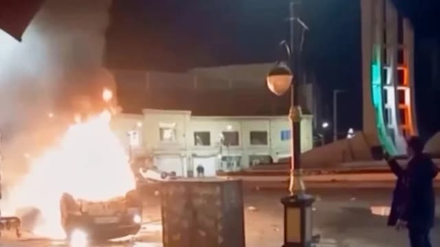 Las protestas en Irán persisten mientras las autoridades intensifican la represión