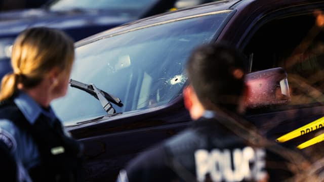 Agente del ICE implicado en tiroteo está recibiendo amenazas de muerte, dice el zar de la frontera