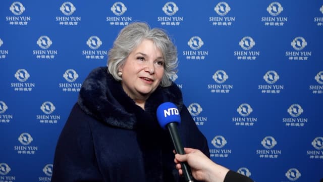 Clair Tomalin disfrutó de la función nocturna de Shen Yun Performing Arts en el Oxford New Theatre el 10 de enero de 2026. (NTD)