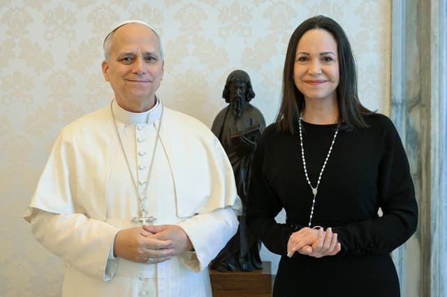 El papa León XIV recibe a la líder venezolana María Corina Machado en el Vaticano