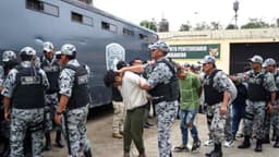 Autoridades de Perú trasladan 55 reos peligrosos a prisión de máxima seguridad en Lima