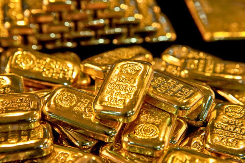 Lingotes de oro apilados: iluminando el camino hacia la prosperidad financiera - Fotografía de stock
Riqueza dorada en pilas resplandecientes: el poder de las inversiones en metales preciosos. (Crédito: Srinophan69)