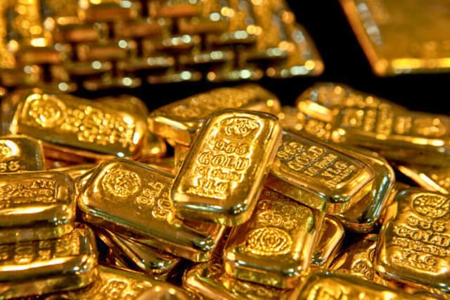 El oro alcanza récord sobre 4600 dólares ante riesgos geopolíticos y temores sobre la Fed