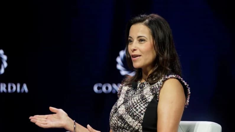 Meta nombra a Dina Powell McCormick, exasesora de Trump, como presidenta y vicepresidenta
