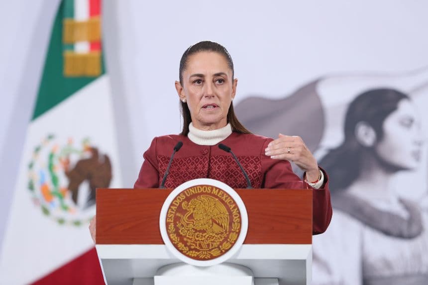 La presidenta de México, Claudia Sheinbaum, habla durante una rueda de prensa este 12 de enero de 2026, en Palacio Nacional de la Ciudad de México (México). (EFE/Mario Guzmán)