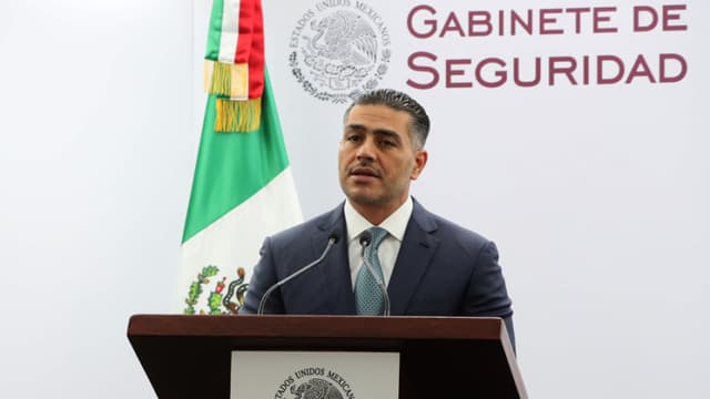 El titular de la Secretaría de Seguridad y Protección Ciudadana, Omar García Harfuch, habla durante una conferencia de prensa este domingo, en Ciudad de México. (EFE/ Mario Guzmán)