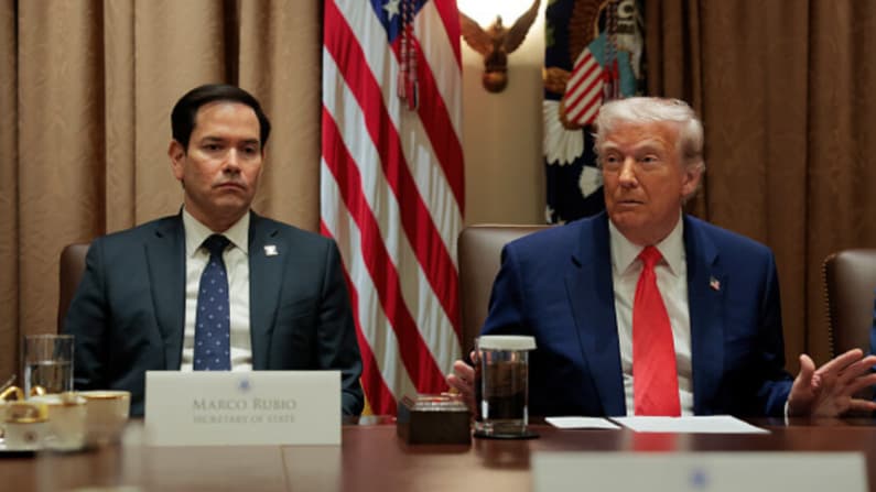 Departamento de Estado revoca 100,000 visados en el segundo mandato de Trump