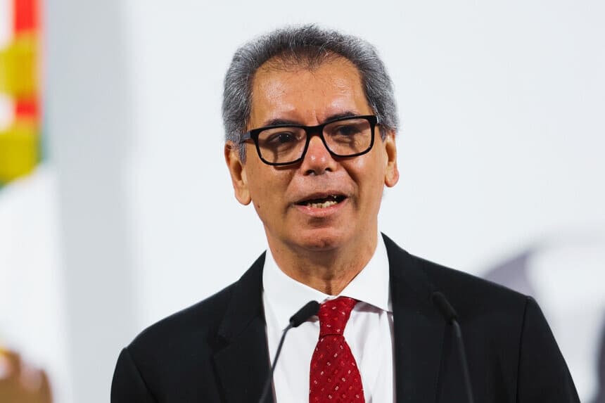 El secretario de Hacienda y Crédito Público, Édgar Amador Zamora, habla durante una rueda de prensa en el Palacio Nacional de la Ciudad de México (Imagen de archivo. EFE/ Sáshenka Gutiérrez)